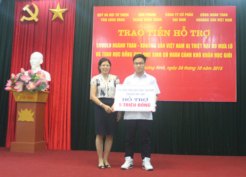 Quỹ Xã hội từ thiện Tấm lòng vàng trao trên 800 triệu đồng ủng hộ các đơn vị bị ảnh hưởng mưa lũ ảnh 2