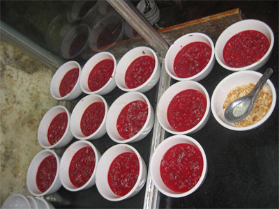 Tiết canh tiềm ẩn nhiều nguy cơ cho sức khỏe. Ảnh: H.Hải