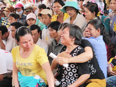 Bà Lan - mẹ anh Hiếu không chịu nổi sự thật quá phũ phàng. Bà Lan - mẹ anh Hiếu không chịu nổi sự thật quá phũ phàng