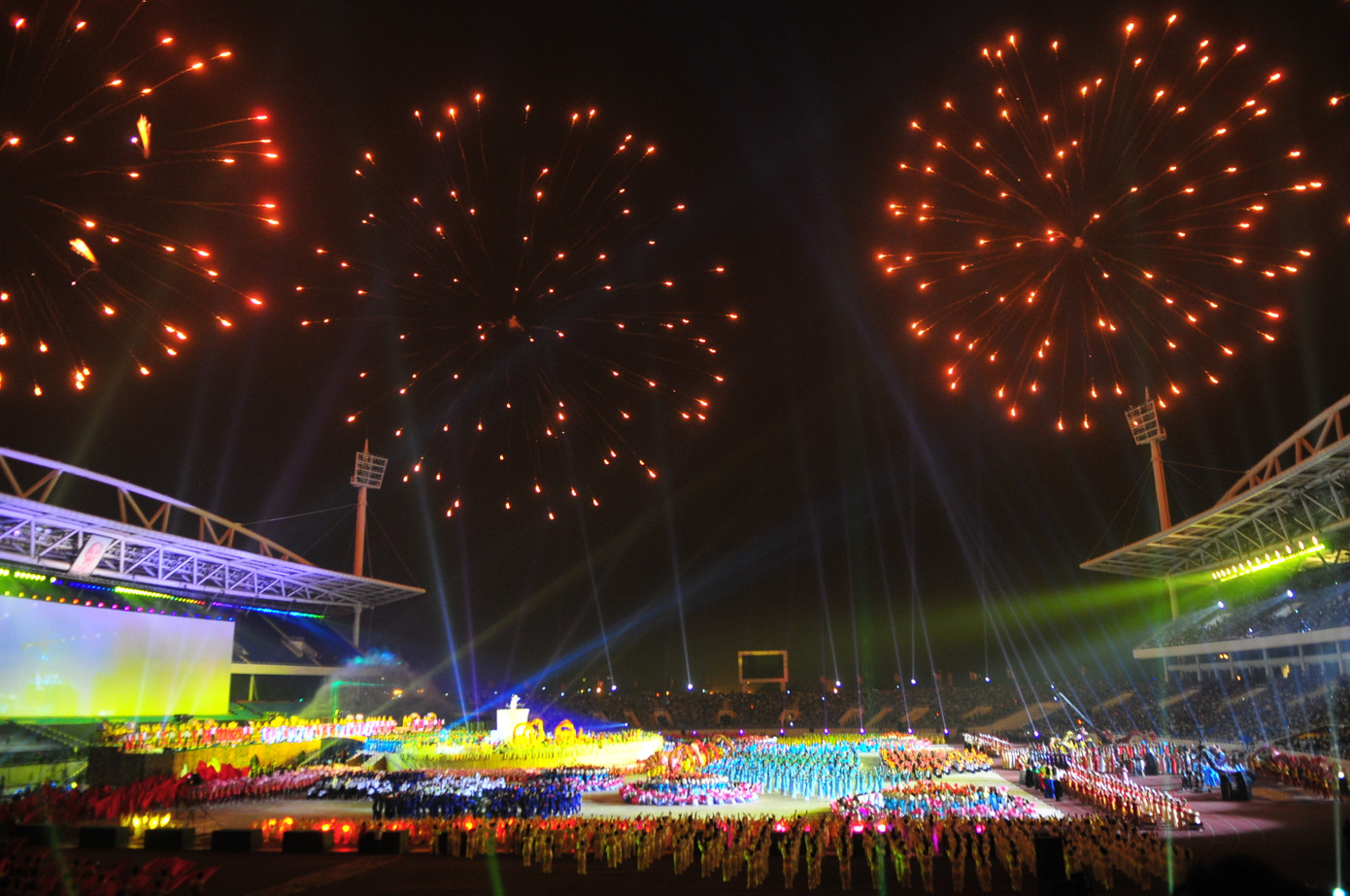 Đêm hội pháo hoa rực rỡ mừng Thủ đô nghìn tuổi ảnh 3