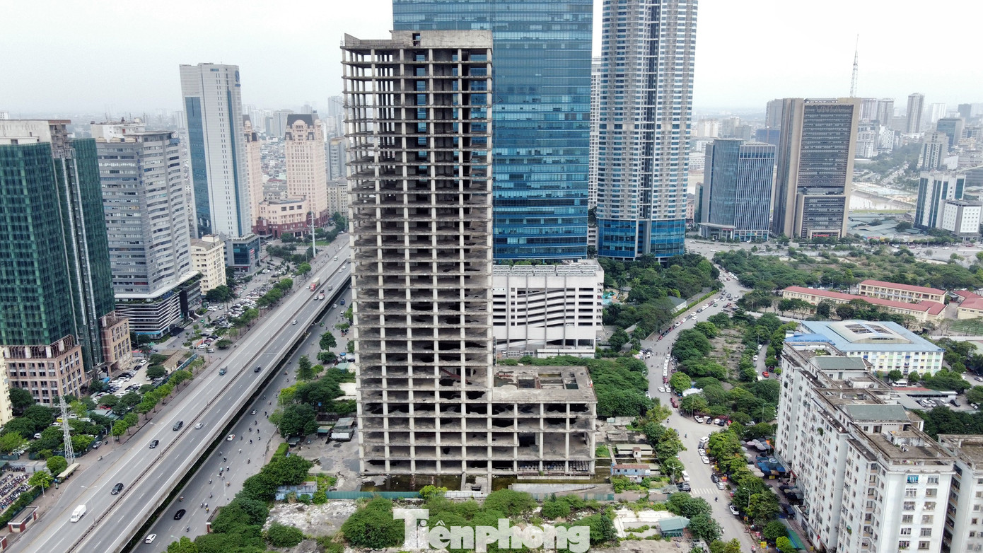 Dự án Trung tâm điều hành và giao dịch Vicem bỏ hoang tại Khu đô thị mới Cầu Giấy (Hà Nội) gây lãng phí.