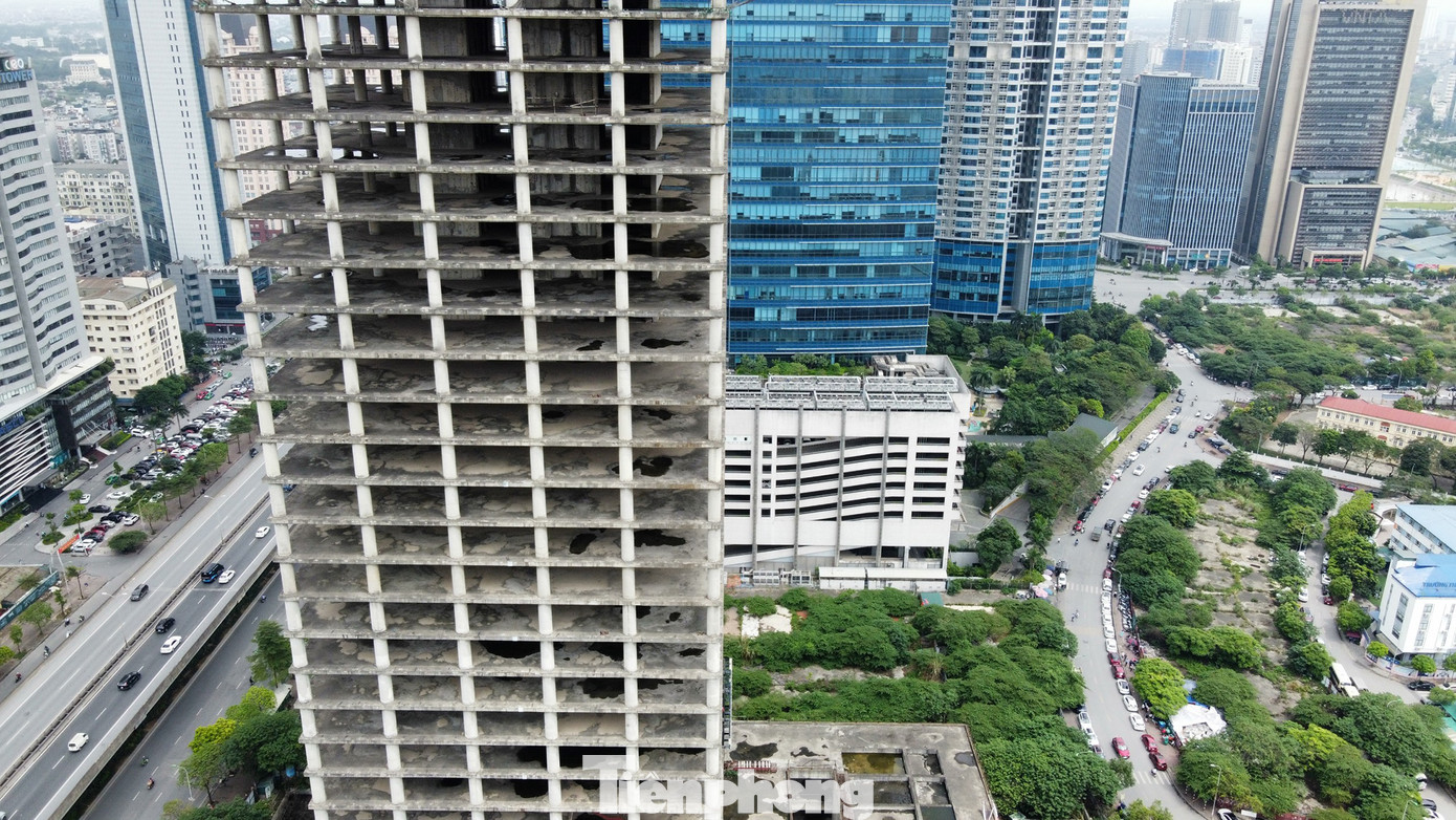 Để có cơ sở trình Thủ tướng Chính phủ xem xét, quyết định, Văn phòng Chính phủ vừa có văn bản gửi 4 Bộ: Tư pháp, Tài chính, Kế hoạch và Đầu tư, Tài nguyên và Môi trường đề nghị cho ý kiến về đề nghị của Bộ Xây dựng đối với dự án tòa tháp trung tâm điều hành và giao dịch Vicem.