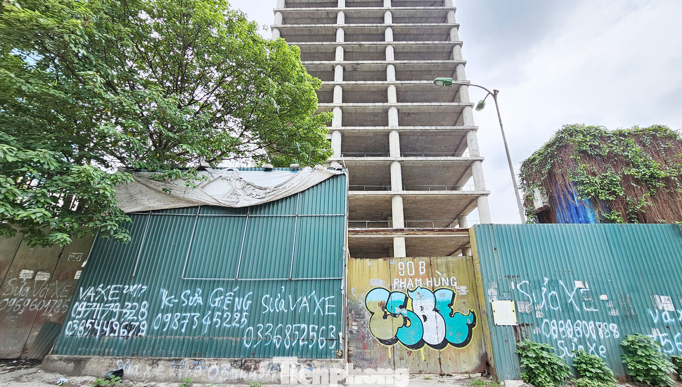 Mục tiêu đầu tư tòa tháp ngàn tỉ của Vicem là xây dựng trụ sở làm việc của tổng công ty, các đơn vị thành viên, hội trường và trung tâm thương mại quảng bá sản phẩm. Tuy nhiên, sau 5 năm xây dựng hoàn thành phần thô của tòa tháp, từ tháng 8/2015, Vicem bất ngờ để hoang hóa, lãng phí.