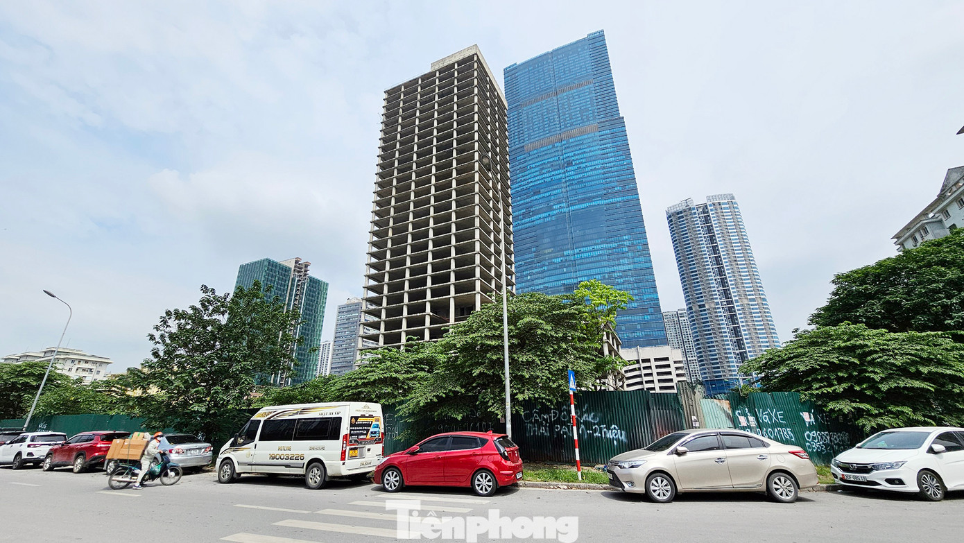 Việc thực hiện chuyển nhượng dự án tòa tháp nghìn tỉ nằm tại Khu đô thị mới Cầu Giấy (Hà Nội) theo hình thức “bán tài sản trên đất, chuyển nhượng quyền sử dụng đất” gặp khó khăn, vướng mắc.
