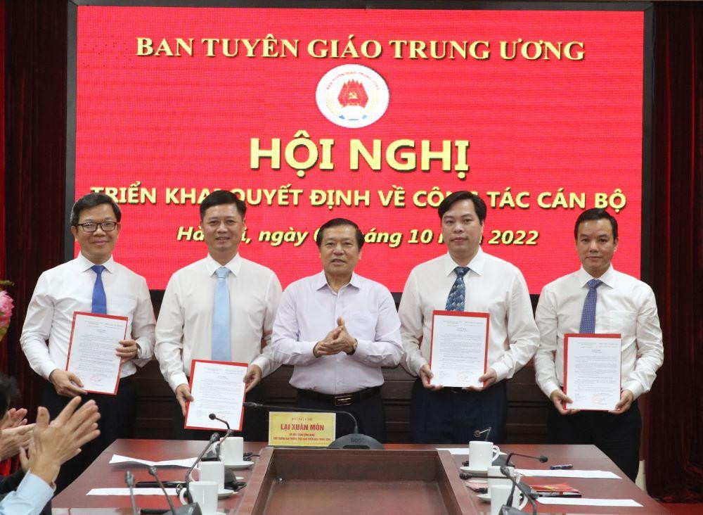 Lãnh đạo Ban Tuyên giáo Trung ương trao quyết định cho những người được bổ nhiệm