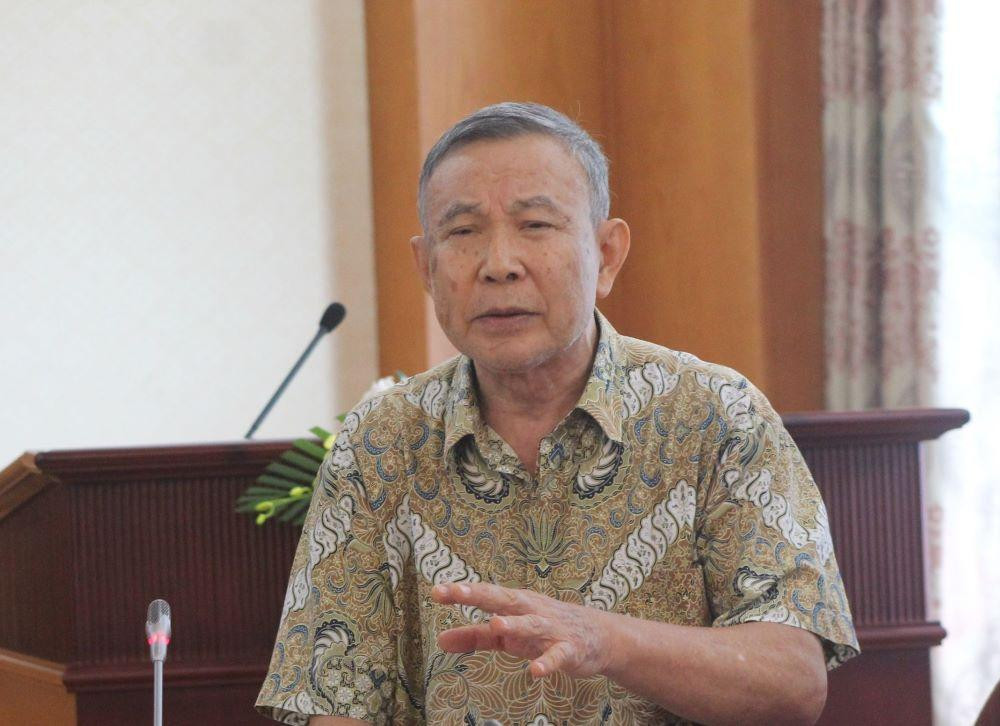 Ông Vũ Quốc Hùng phát biểu trong một cuộc Hội thảo khoa học về phòng, chống tham nhũng Ông Vũ Quốc Hùng phát biểu trong một cuộc Hội thảo khoa học về phòng, chống tham nhũng