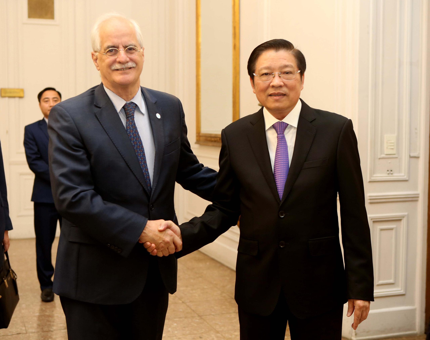 Ông Phan Đình Trạc làm việc với Bộ trưởng Bộ Quốc phòng, cố vấn cao cấp của Đảng Công lý Jorge Taiana. Ông Phan Đình Trạc làm việc với Bộ trưởng Bộ Quốc phòng, cố vấn cao cấp của Đảng Công lý Jorge Taiana.