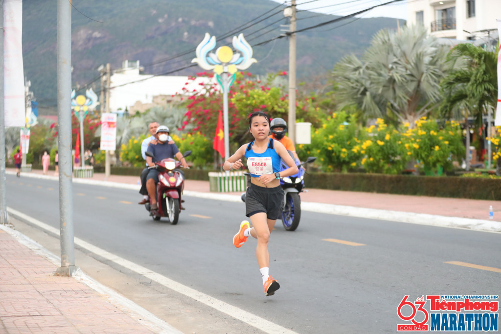 Nguyễn Thị Tuyết ra mắt cự ly bán marathon tại giải VĐQG Marathon và cự ly dài báo Tiền Phong tổ chức tại Côn Đảo năm 2022 với vị trí á quân Nguyễn Thị Tuyết ra mắt cự ly bán marathon tại giải VĐQG Marathon và cự ly dài báo Tiền Phong tổ chức tại Côn Đảo năm 2022 với vị trí á quân