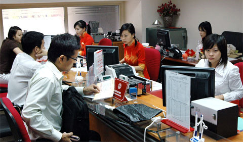 Lãi suất và vốn đang là vấn đề nhức đầu nhất của các doanh nghiệp. Ảnh: Vinacorp