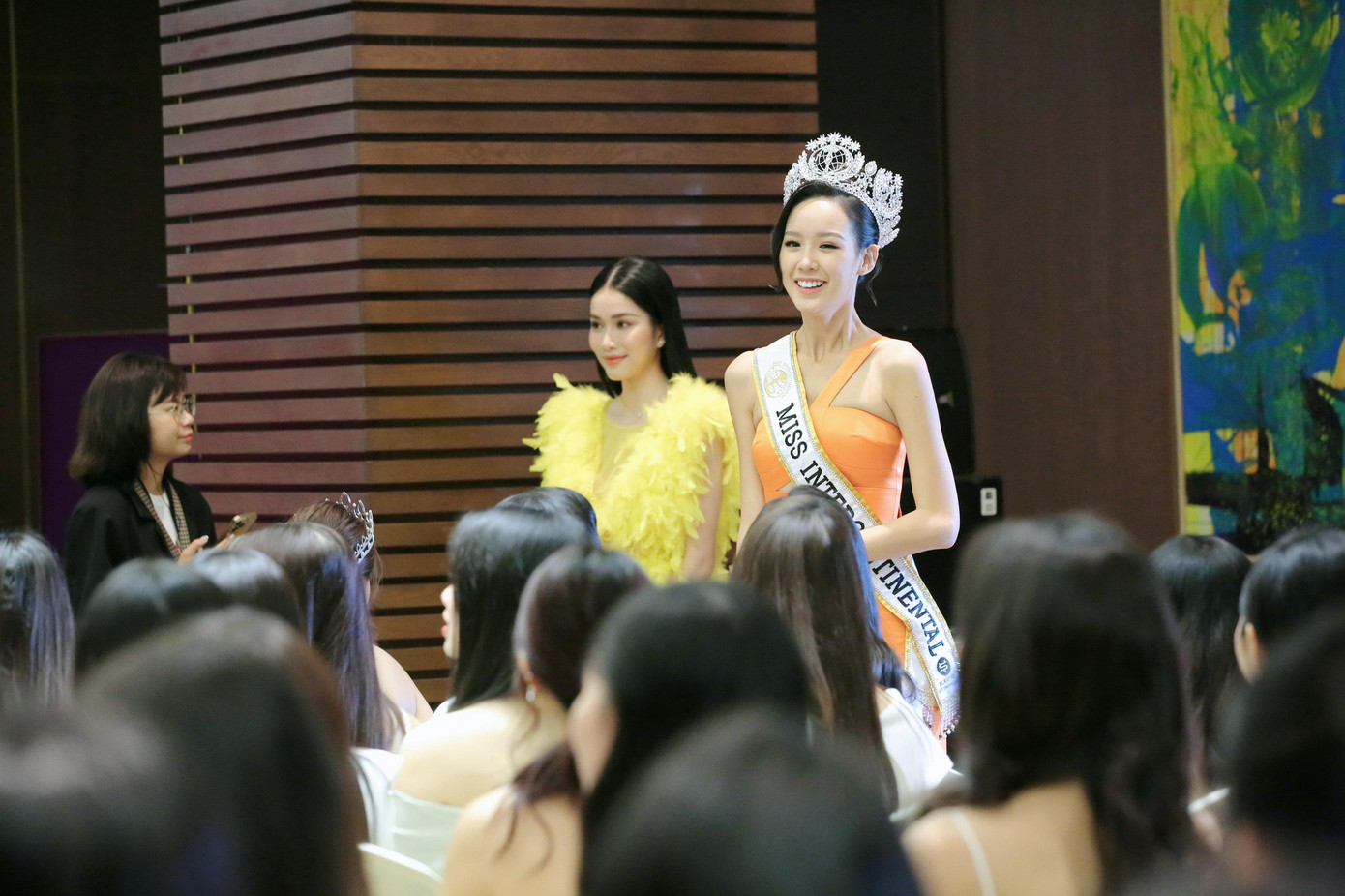 Hoa hậu Liên lục địa Bảo Ngọc gửi lời chúc may mắn đến các thí sinh.