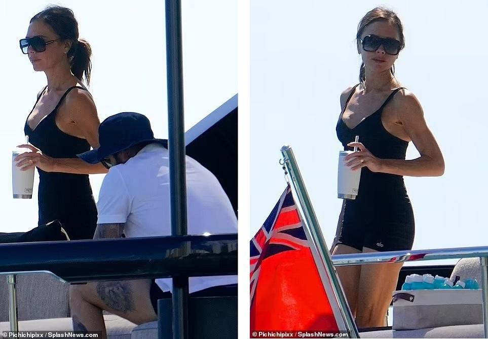 Nhiều bình luận chê Victoria được để lại: "Vui lòng đừng sử dụng từ mảnh mai bởi vì đây là hốc hác", "Một phụ nữ có chế độ luyện tập khắc nghiệt và nhịn đói để giữ dáng", "Nhìn cô ấy như suy dinh dưỡng", "Cơ thể cô ấy đang lão hóa dần", "Thân hình của cô ấy gầy nhưng không trẻ trung", "Cô ấy trông già và gân guốc. Đôi môi đó cũng kỳ lạ", "Cô ấy quá gầy rồi"... Ảnh: SplashNews.