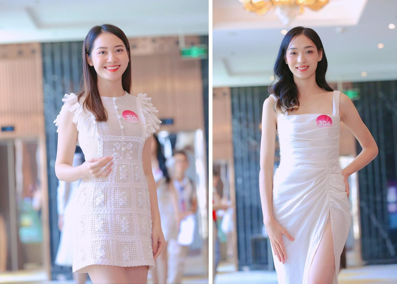 Ở khu vực chờ phỏng vấn kín, các thí sinh được phía BTC hướng dẫn cách đi, đứng đúng chuẩn và cổ vũ tinh thần.