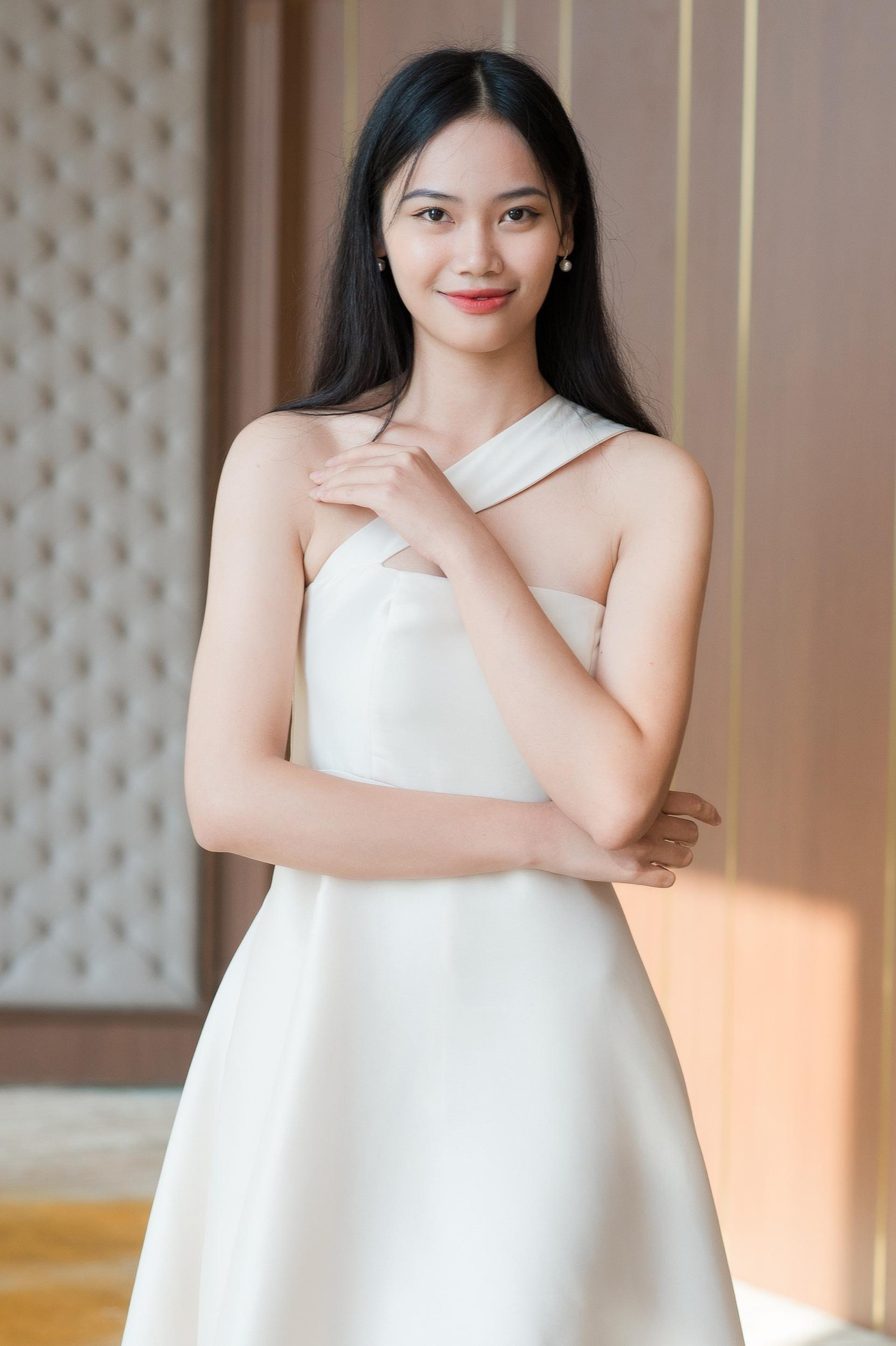 Thí sinh Nguyễn Thúy Quỳnh sinh năm 2001 đến từ Hà Nội. Đến với HHVN, nhiều người đẹp cho thấy được khát khao chinh phục ngôi vị cao nhất. Họ sẵn sàng bước ra khỏi vùng an toàn để đến với trải nghiệm đầy thách thức nhưng cũng nhiều điều thú vị.