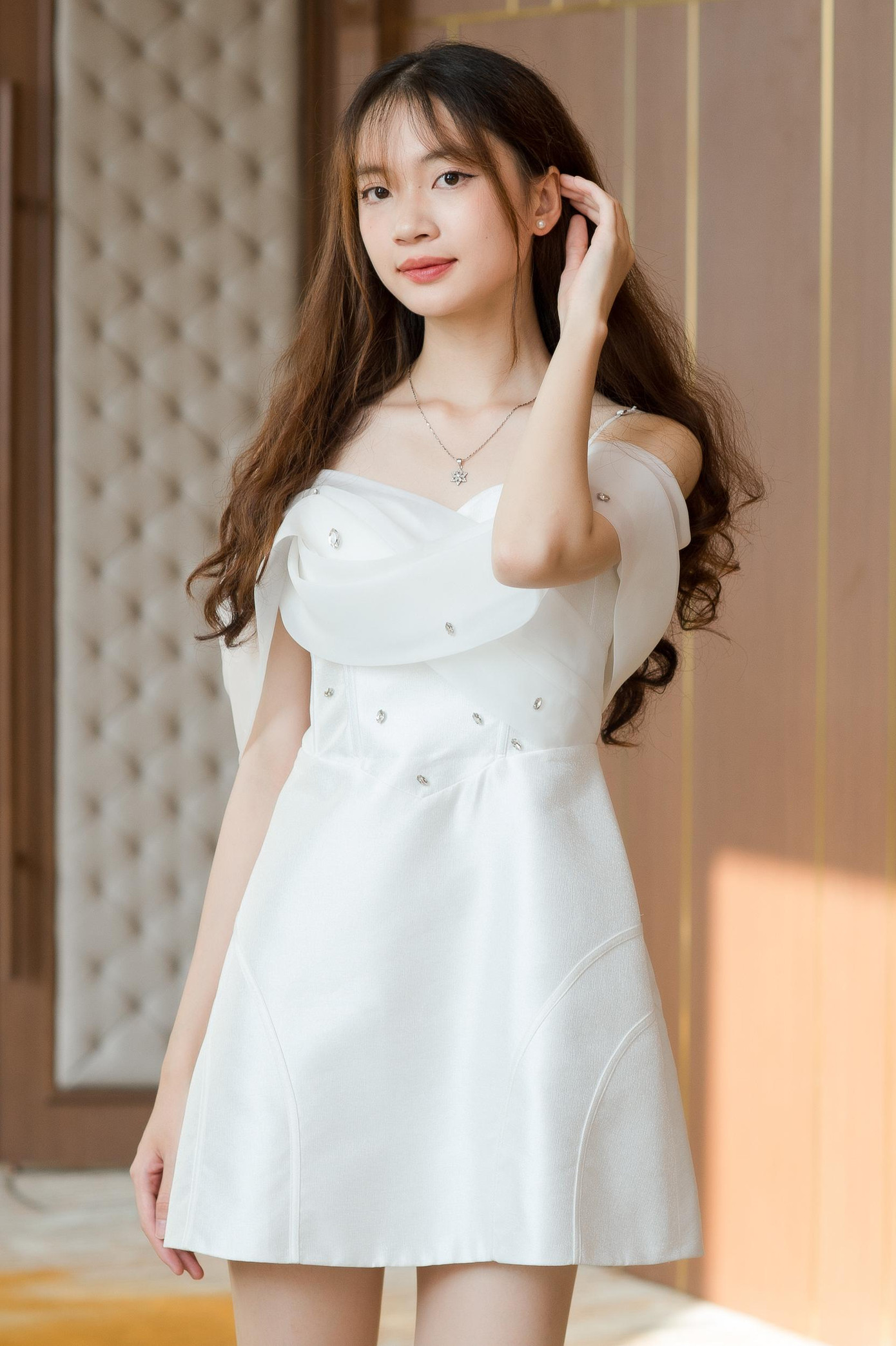 Thí sinh Bùi Thị Thảo Linh đến từ Thanh Hóa, sinh năm 2004. Nhà báo Lê Xuân Sơn, Tổng biên tập báo Tiền Phong, Trưởng Ban tổ chức - Trưởng Ban giám khảo HHVN 2022 đánh giá lợi thế của các thí sinh năm nay là được tiếp cận nhiều cuộc thi sắc đẹp và có sự chuẩn bị kỹ lưỡng.