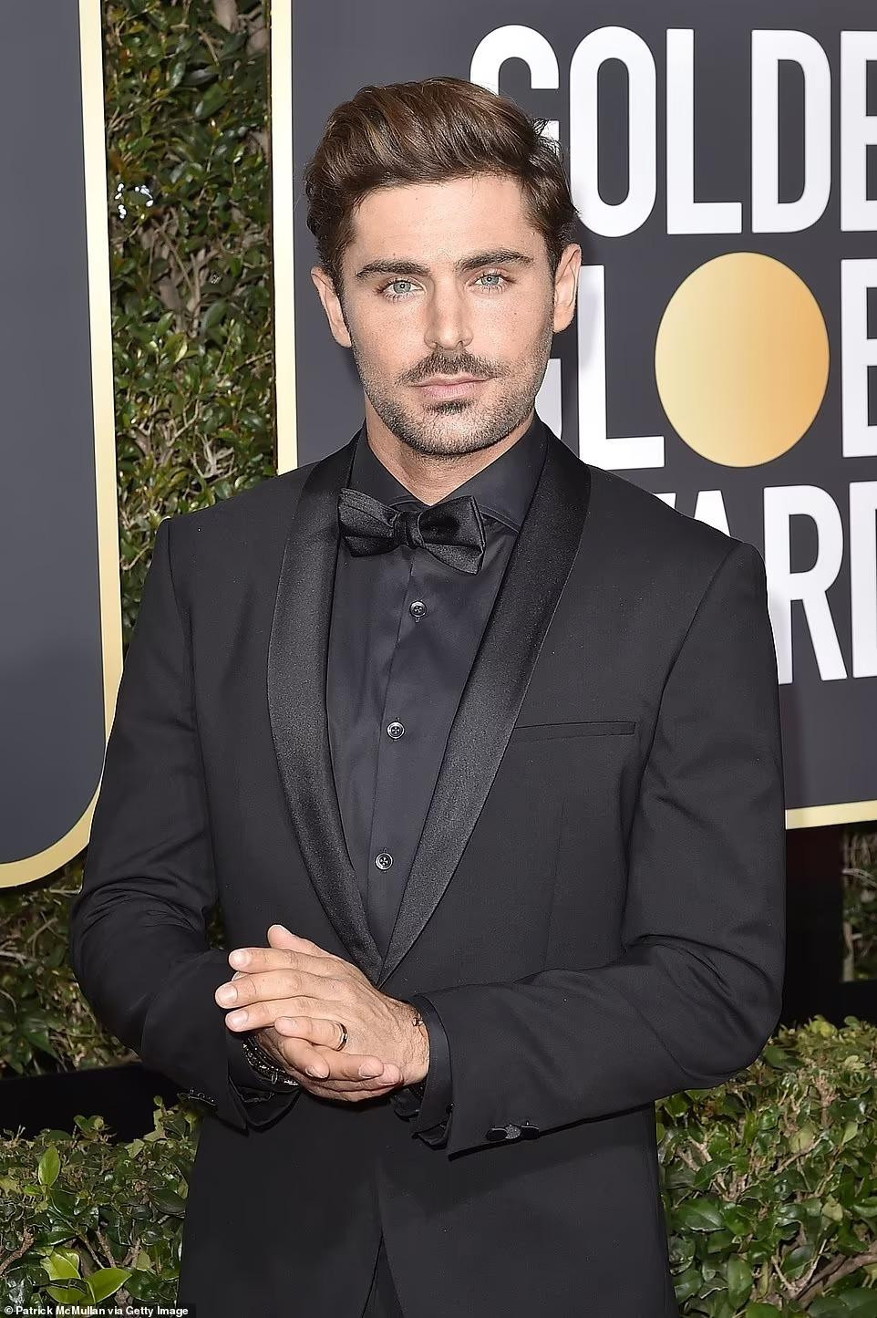 Zac Efron tham dự Lễ trao giải Quả cầu vàng 2018 với ngoại hình lịch lãm, cuốn hút. Ảnh: Getty Images.
