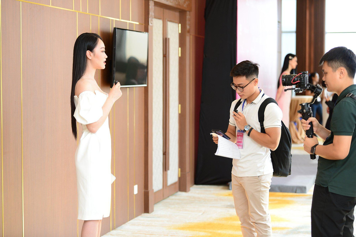 Nhà báo Lê Xuân Sơn nhận xét thí sinh năm nay có nhiều lợi thế bởi được tiếp cận với nhiều cuộc thi sắc đẹp và có sự chuẩn bị tốt hơn.