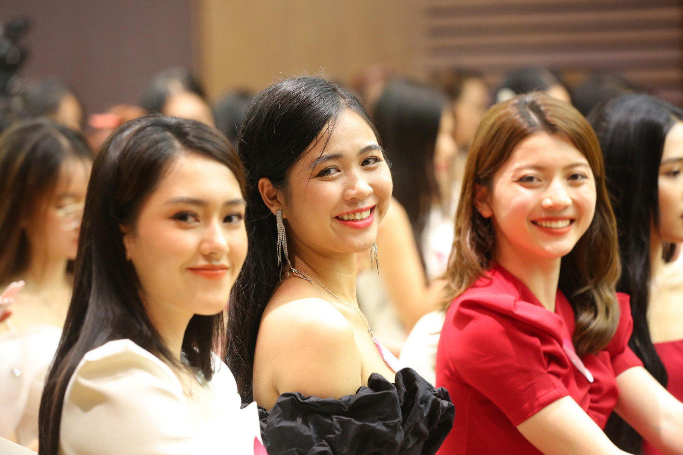 Toàn bộ thí sinh khu vực phía Bắc tập trung về hội trường chờ thời khắc xướng tên vào chung khảo toàn quốc.