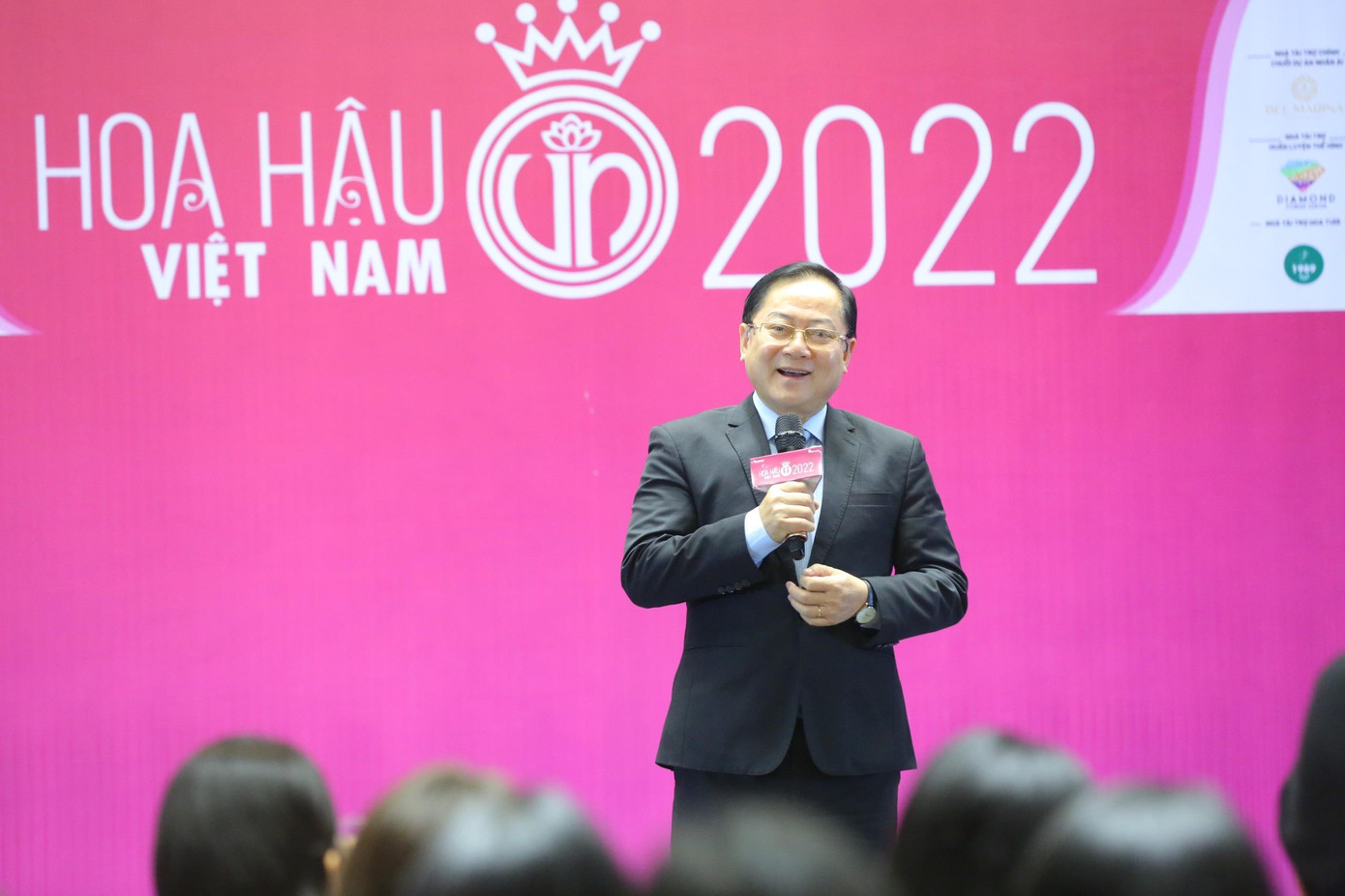 Nhà báo Lê Xuân Sơn thay mặt BGK đánh giá các thí sinh vòng Sơ khảo khu vực phía Bắc có chuẩn bị tốt, mỗi phần thi chỉ kéo dài vài phút nhưng nhiều cô gái tỏ rõ được khao khát được trải nghiệm cuộc sống mới nhiều thử thách và thú vị hơn. "Chúng tôi luôn cảm thấy day dứt mỗi khi đứng trên sân khấu công bố kết quả vì sẽ có nhiều bạn không được đi tiếp. Các bạn sẽ thấy buồn, rơi lệ nhưng đây là cuộc thi, chỉ có một người thắng cuộc và vài người có danh hiệu. Chúng ta phải chấp nhận mọi kết quả, xem đây như trải nghiệm để trưởng thành hơn, cũng như cơ hội lưu giữ kỷ niệm đẹp trong cuộc đời", ông nói.