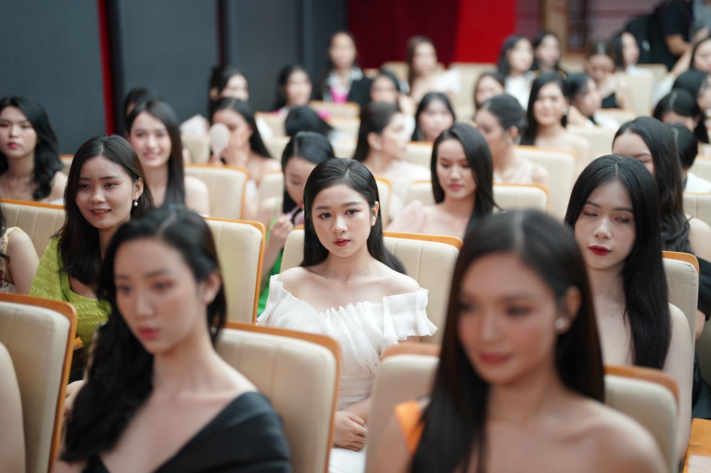 Trước đó, bà Trần Thị Thu Hà, Trưởng Ban Thí sinh HHVN 2022 cho biết khoảng 98% thí sinh đăng ký dự thi là sinh viên đại học, có trình độ đại học, có trường hợp đã có bằng thạc sĩ. Đặc biệt, năm nay những thí sinh là gương mặt mới, chưa tham gia các cuộc thi nhan sắc chiếm tỷ trọng cao. Chiều cao trung bình đạt mức trên 1,7 m.