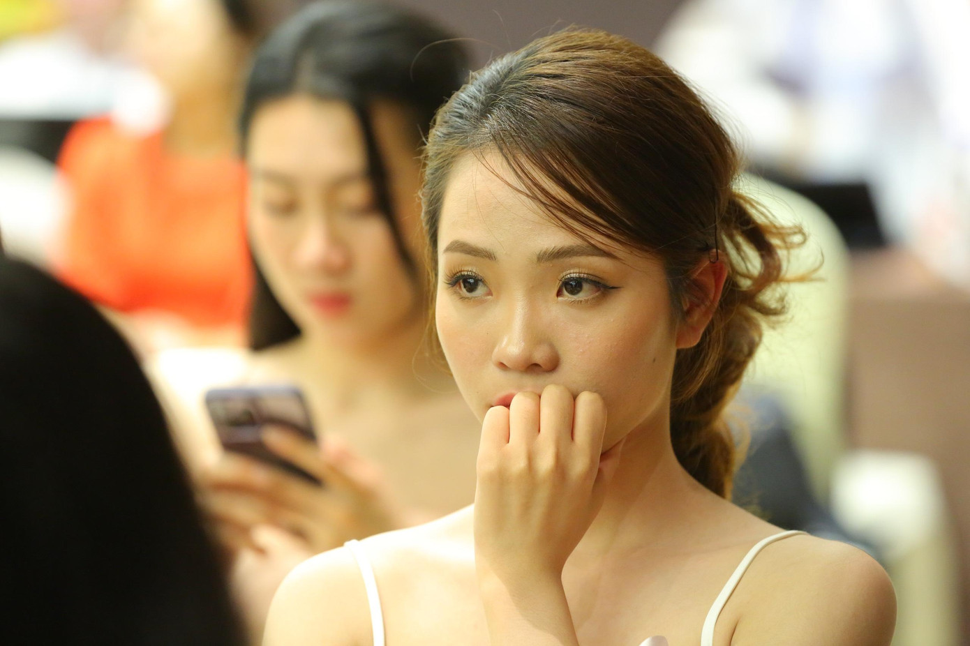 Một thí sinh buồn bã vì không may mắn bước tiếp trong cuộc thi HHVN 2022.