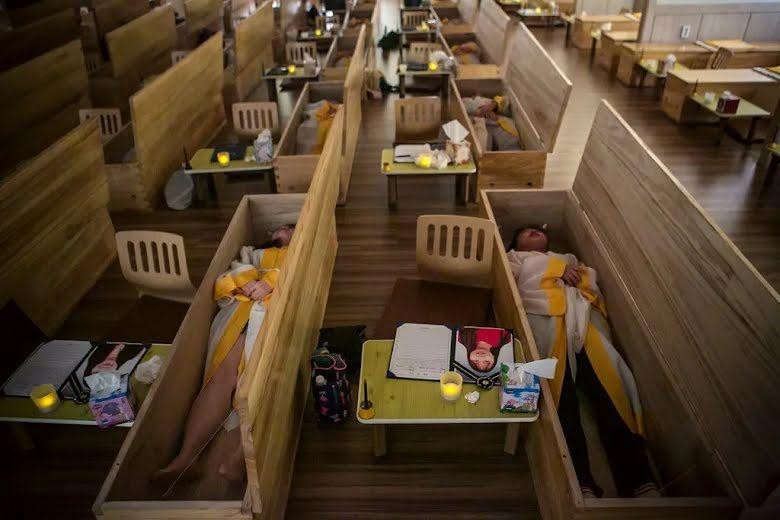 Ngày càng nhiều người Hàn Quốc trải nghiệm tang lễ của chính mình. Ảnh: Koreaboo.