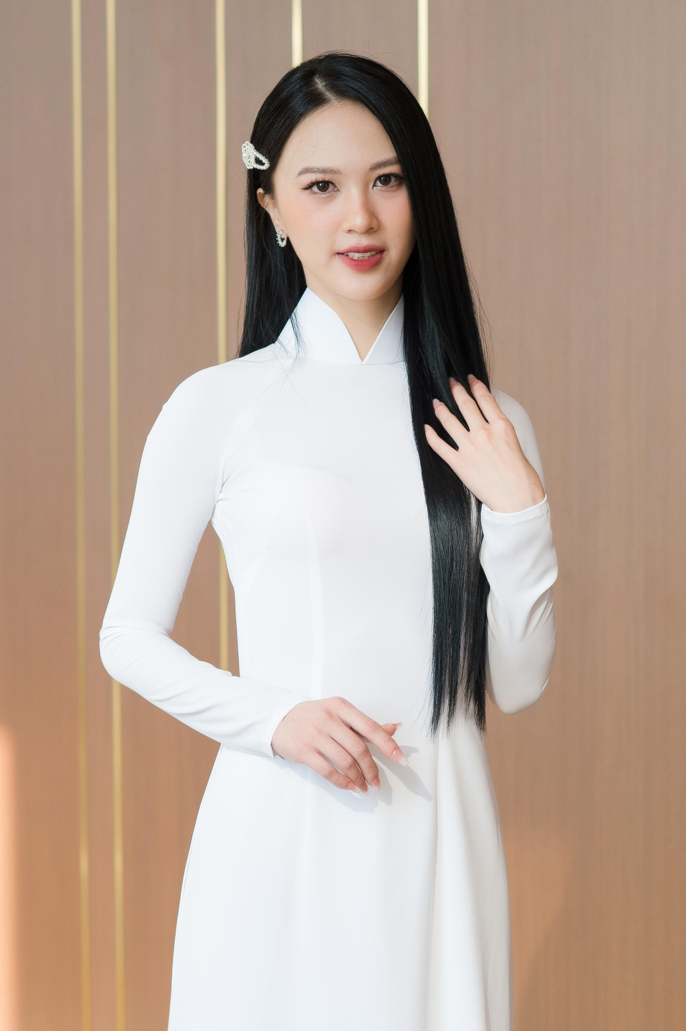 Thí sinh Trần Nhật Lệ sinh năm 2001 tại Quảng Ninh. Đến với vòng Sơ khảo, người đẹp suýt không được thi vì vi phạm quy chế thi khi mặc áo dài. May mắn, cô có mang theo váy dự phòng đúng yêu cầu của BTC.