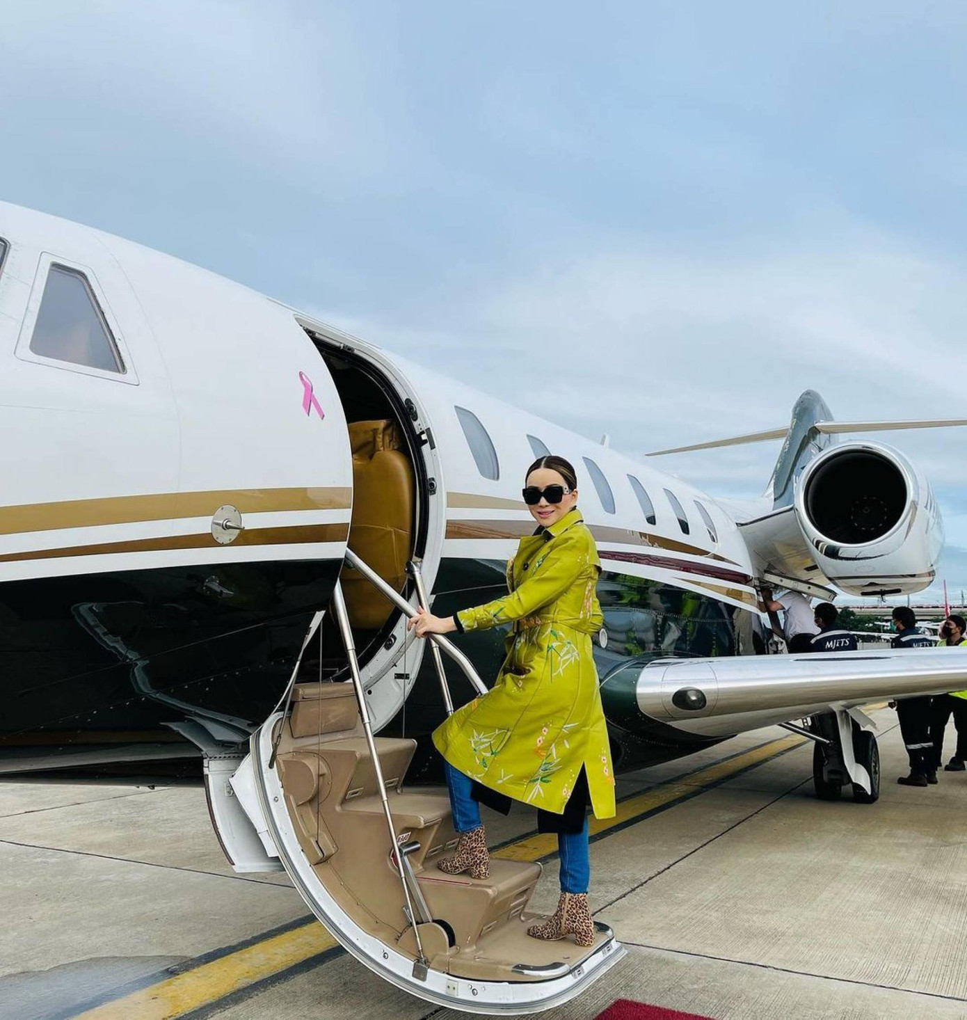 Jakrajutatip sở hữu máy bay riêng. Ảnh: Instagram.