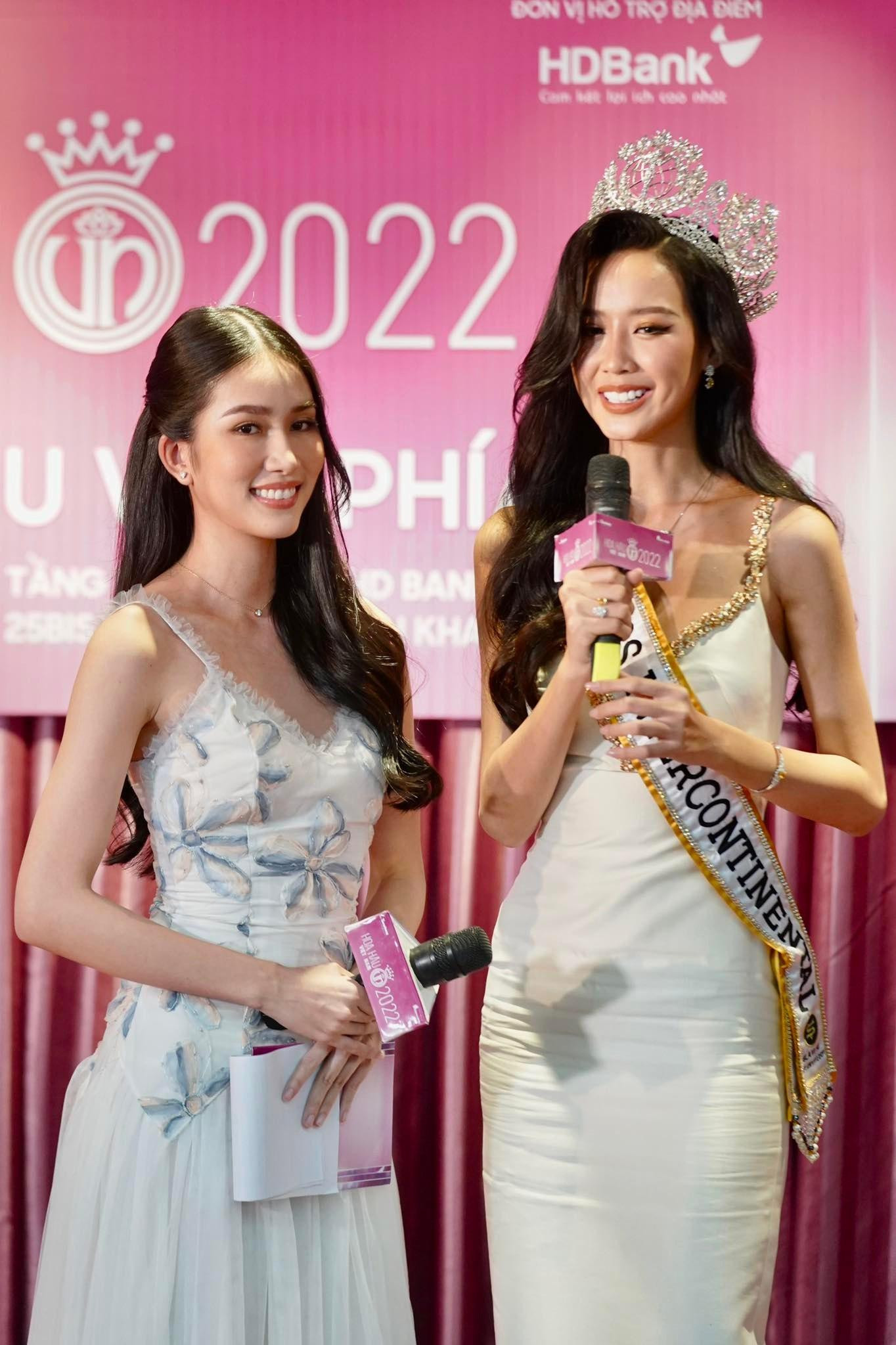 Tân Hoa hậu Liên lục địa Bảo Ngọc chia sẻ kinh nghiệm thi sắc đẹp. Cô sở hữu chiều cao ấn tượng 1,85 m, lấn át cả MC/Á hậu Phương Anh.