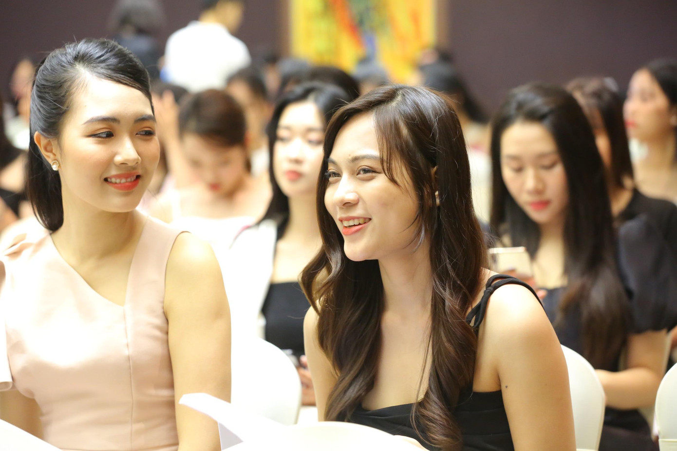 Kết quả vòng Sơ khảo sẽ được công bố vào đầu giờ chiều. Ngoài nghe trực tiếp, thí sinh có thể xem livestream trên fanpage của báo Tiền Phong.