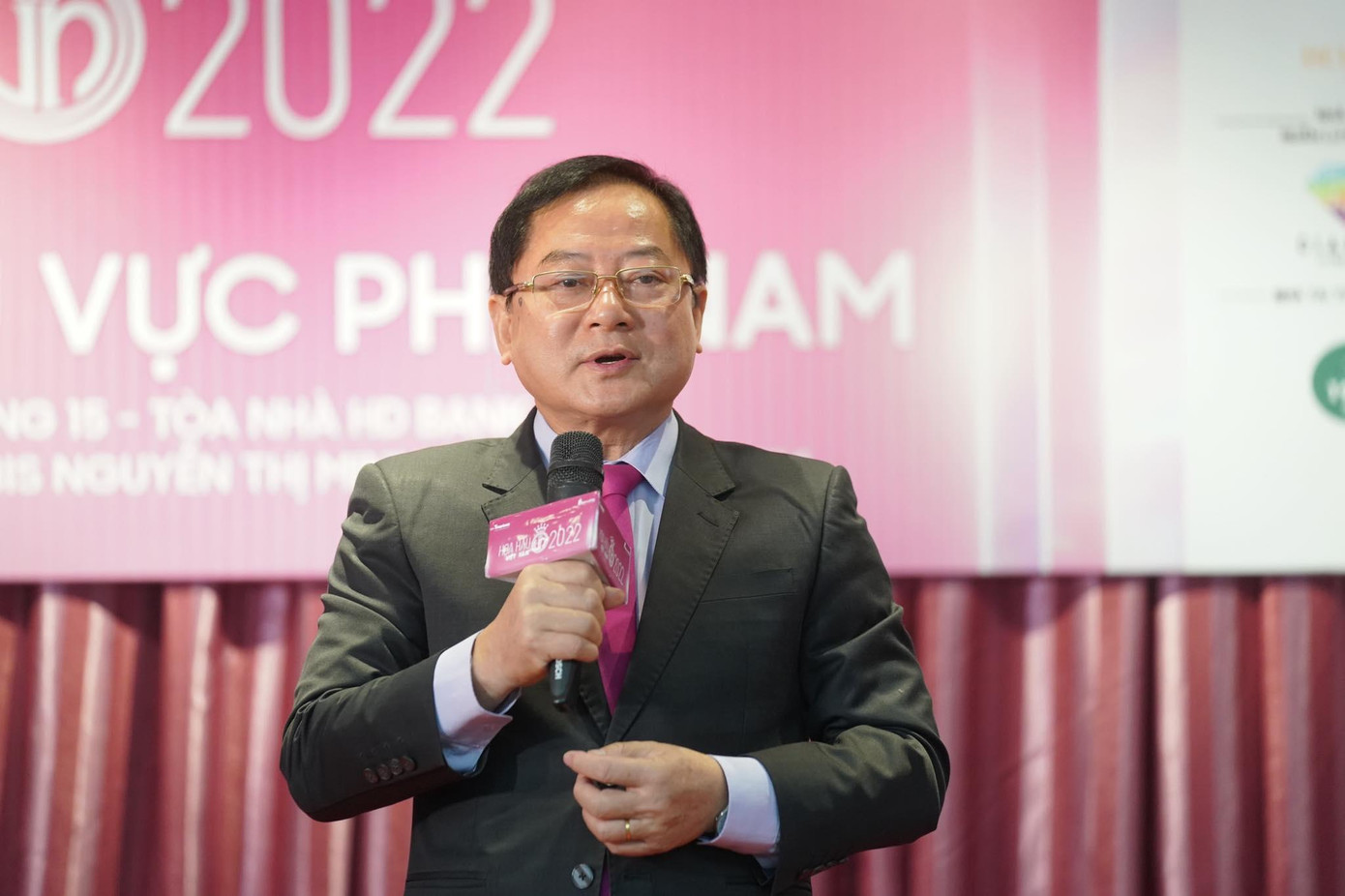 Nhà báo Lê Xuân Sơn phát biểu khai mạc vòng thi sơ khảo. "Chúng ta đang tham gia vào cuộc thi có bề dày lịch sử và cơ sở xã hội vững chắc, một trong những cuộc thi uy tín, chất lượng và nghiêm túc nhất trong các cuộc thi sắc đẹp ở nước ta. Đây là sân chơi văn hóa rộng lớn bậc nhất mà nữ thanh viên Việt Nam có được", ông nói.