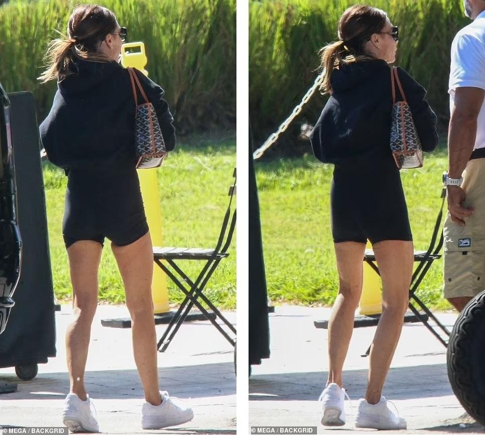 Cựu thành viên Spice Girl lộ da nhăn nheo ở bắp chân và cằm. Ảnh: SplashNews.