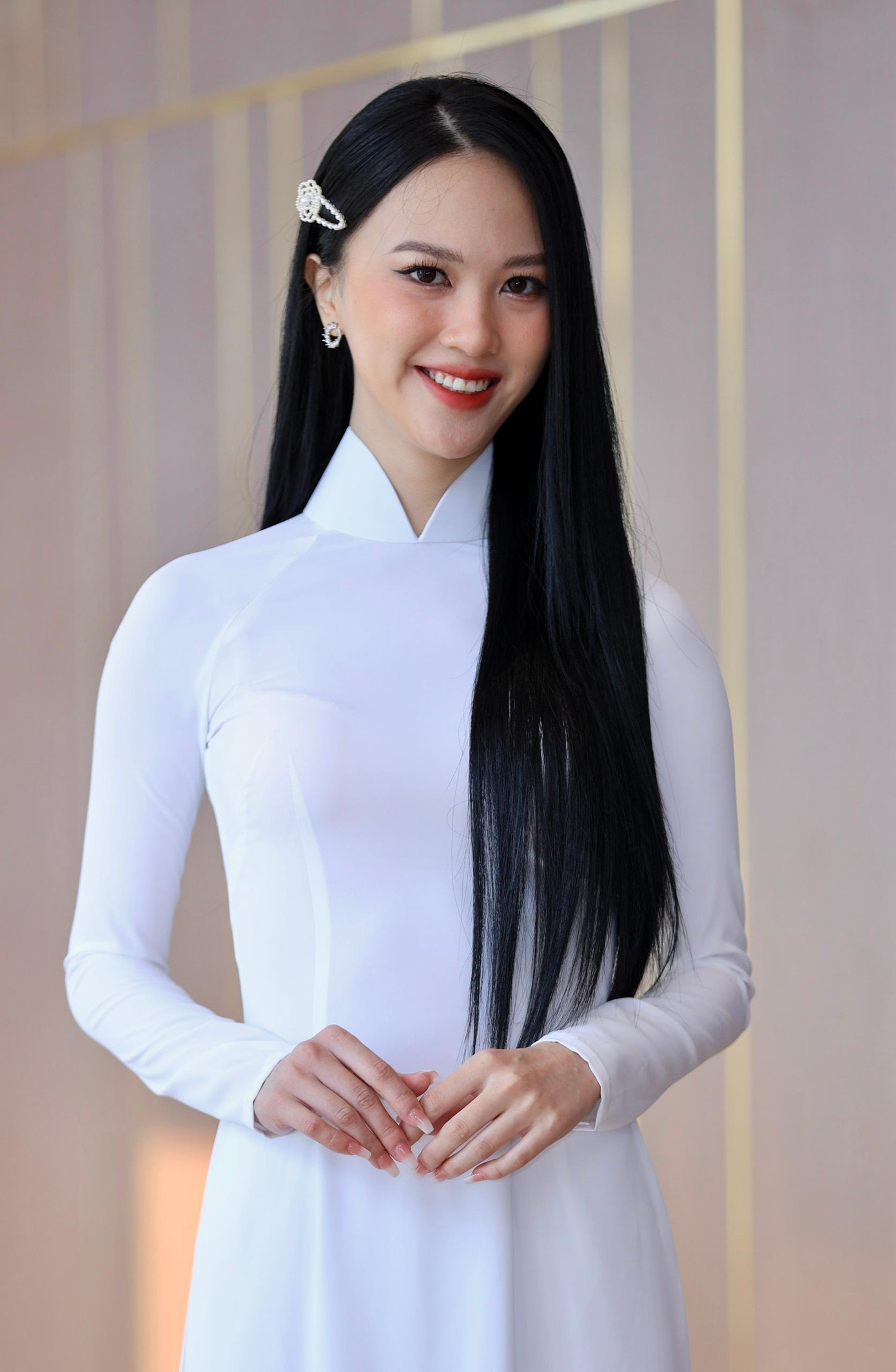 Theo quy chế thi, thí sinh tham dự vòng Sơ khảo không được phép mặc áo dài, chỉ được mặc váy để thuận tiện cho phần nhân trắc học. Thí sinh vi phạm phải thay trang phục mới được tiếp tục thi.