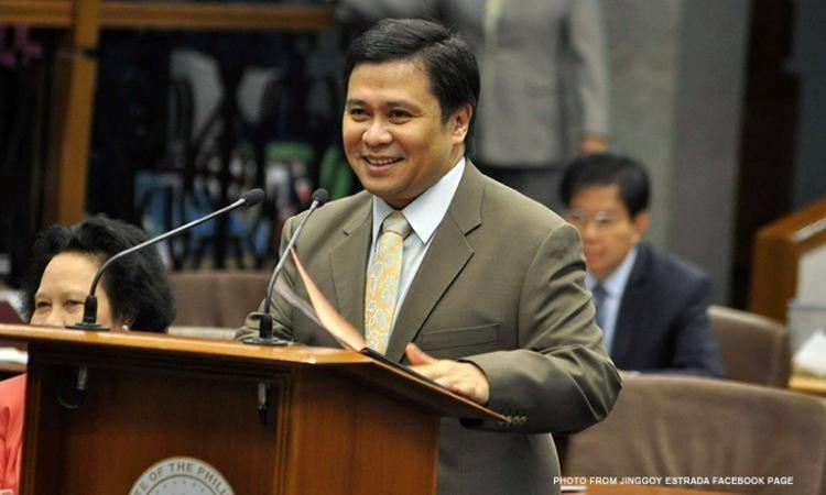 Thượng nghị sĩ Philippines Jinggoy Estrada muốn cấm phim Hàn Quốc để nghệ sĩ Philippines được công chúng quan tâm hơn. Ảnh: Facebook.