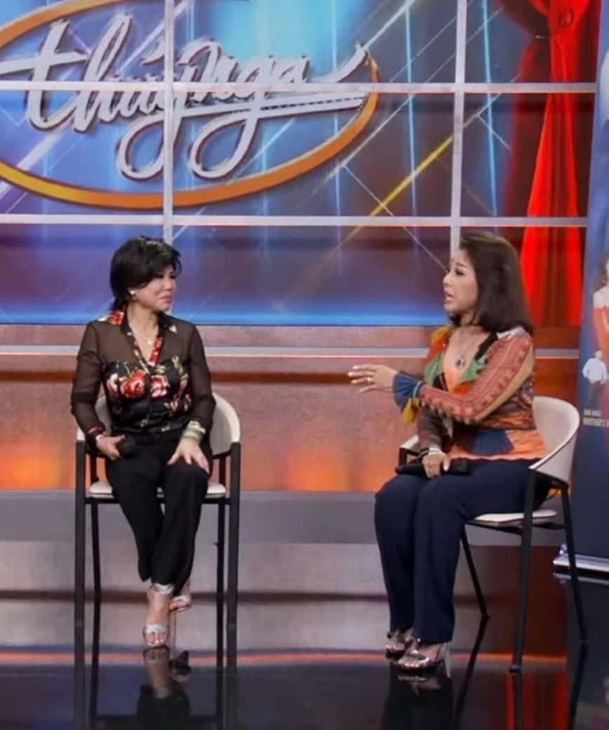 Danh ca Thanh Tuyền (trái) và "Ti vi chi bảo" của Sài Gòn trước 75, danh ca Phương Hồng Quế (Ảnh chụp từ livestream)