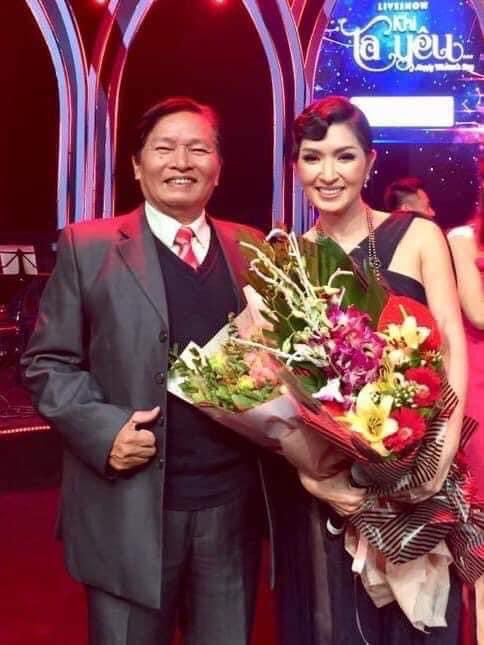 "Những thành công của con không thể thiếu sự cổ vũ của bố", Nguyễn Hồng Nhung viết (Ảnh: Internet) "Những thành công của con không thể thiếu sự cổ vũ của bố", Nguyễn Hồng Nhung viết (Ảnh: Internet)