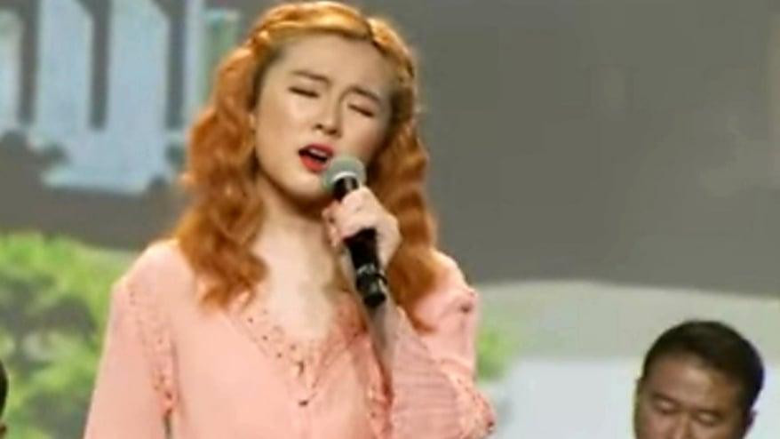 Melody không hát bolero như mẹ (chụp từ video "Ngọc trong tim") Melody không hát bolero như mẹ (chụp từ video "Ngọc trong tim")