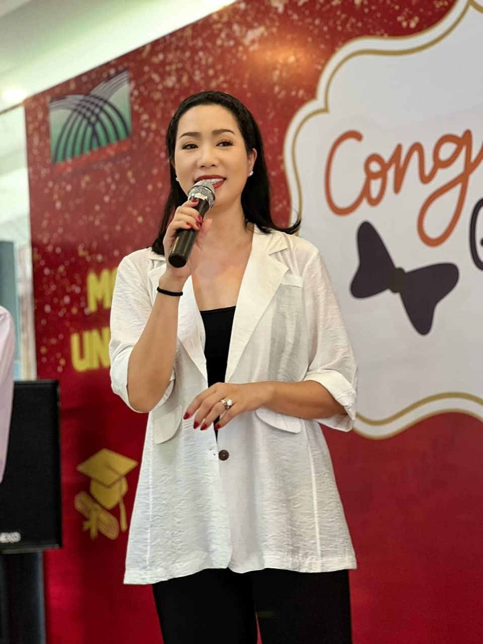 Nghệ sỹ nổi tiếng khi đi học được ưu tiên phát biểu cảm tưởng và làm MC (Ảnh: NVCC) Nghệ sỹ nổi tiếng khi đi học được ưu tiên phát biểu cảm tưởng và làm MC (Ảnh: NVCC)