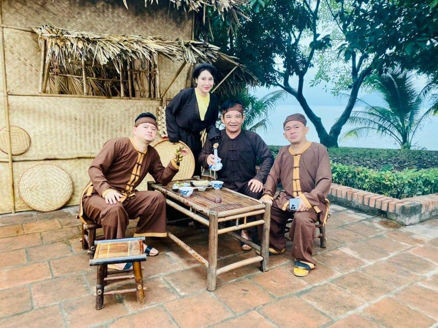 Quang Tèo lăn lộn với nghề như người nông dân miệt mài trên đồng ruộng (Ảnh: Zalo NV) Quang Tèo lăn lộn với nghề như người nông dân miệt mài trên đồng ruộng (Ảnh: Zalo NV)