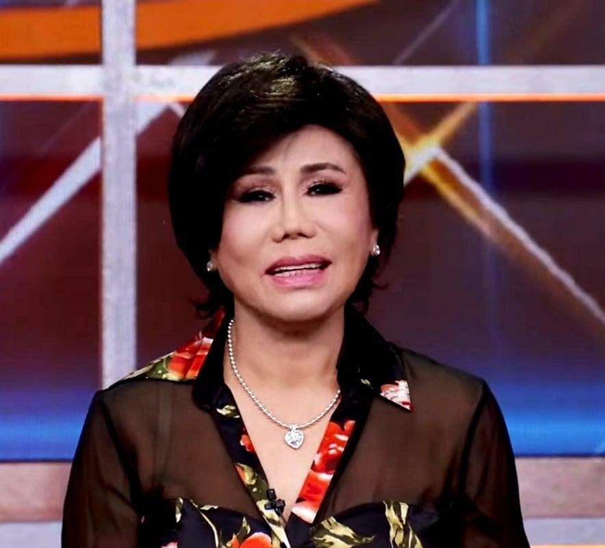 Thanh Tuyền "hack tuổi" nhờ tóc tém (Ảnh: Chụp từ livestream)