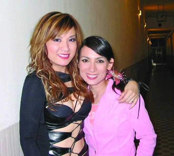 Trizzie Phương Trinh (áo đen) và Phi Nhung (Ảnh: Internet) Trizzie Phương Trinh (áo đen) và Phi Nhung (Ảnh: Internet)