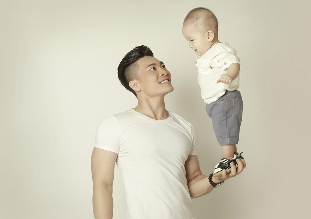 Bức ảnh từng gây sốt của Quốc Cơ và con trai Bức ảnh từng gây sốt của Quốc Cơ và con trai