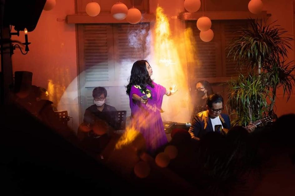 Diva đã đi hát trở lại (Ảnh; FBNV)