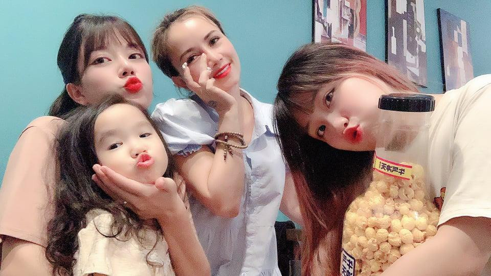 Hoàng Yến và các con (Ảnh: NVCC) Hoàng Yến và các con (Ảnh: NVCC)