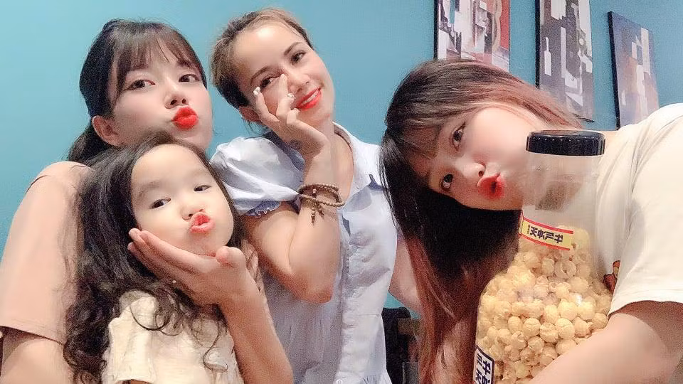 Hoàng Yến và các con (Ảnh: NVCC)