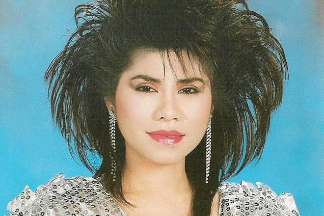 Danh ca Sơn Tuyền nổi tiếng trước Quang Lê, bắt đầu bằng nhạc trẻ sôi động. Chị là em gái của danh ca Thanh Tuyền (Ảnh: Internet) Danh ca Sơn Tuyền nổi tiếng trước Quang Lê, bắt đầu bằng nhạc trẻ sôi động. Chị là em gái của danh ca Thanh Tuyền (Ảnh: Internet)