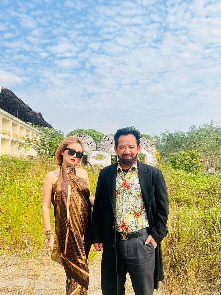 "Làng ế vợ 8" có sự góp mặt của nhiều tên tuổi quen thuộc như Quang Tèo, Hoàng Yến... (Ảnh: NVCC) "Làng ế vợ 8" có sự góp mặt của nhiều tên tuổi quen thuộc như Quang Tèo, Hoàng Yến... (Ảnh: NVCC)