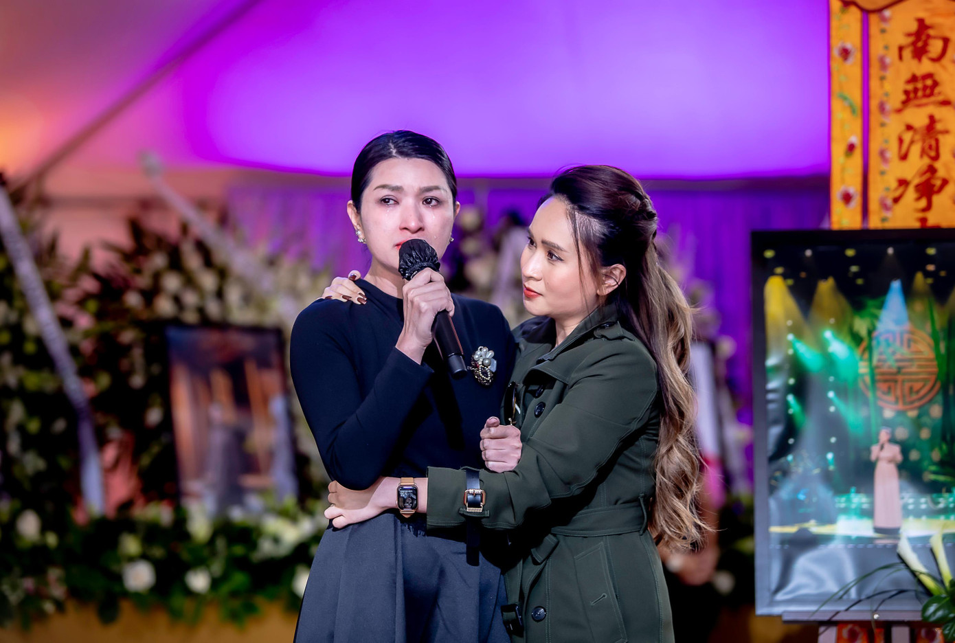 Nguyễn Hồng Nhung phát biểu tại tang lễ (Ảnh: NVCC) Nguyễn Hồng Nhung phát biểu tại tang lễ (Ảnh: NVCC)