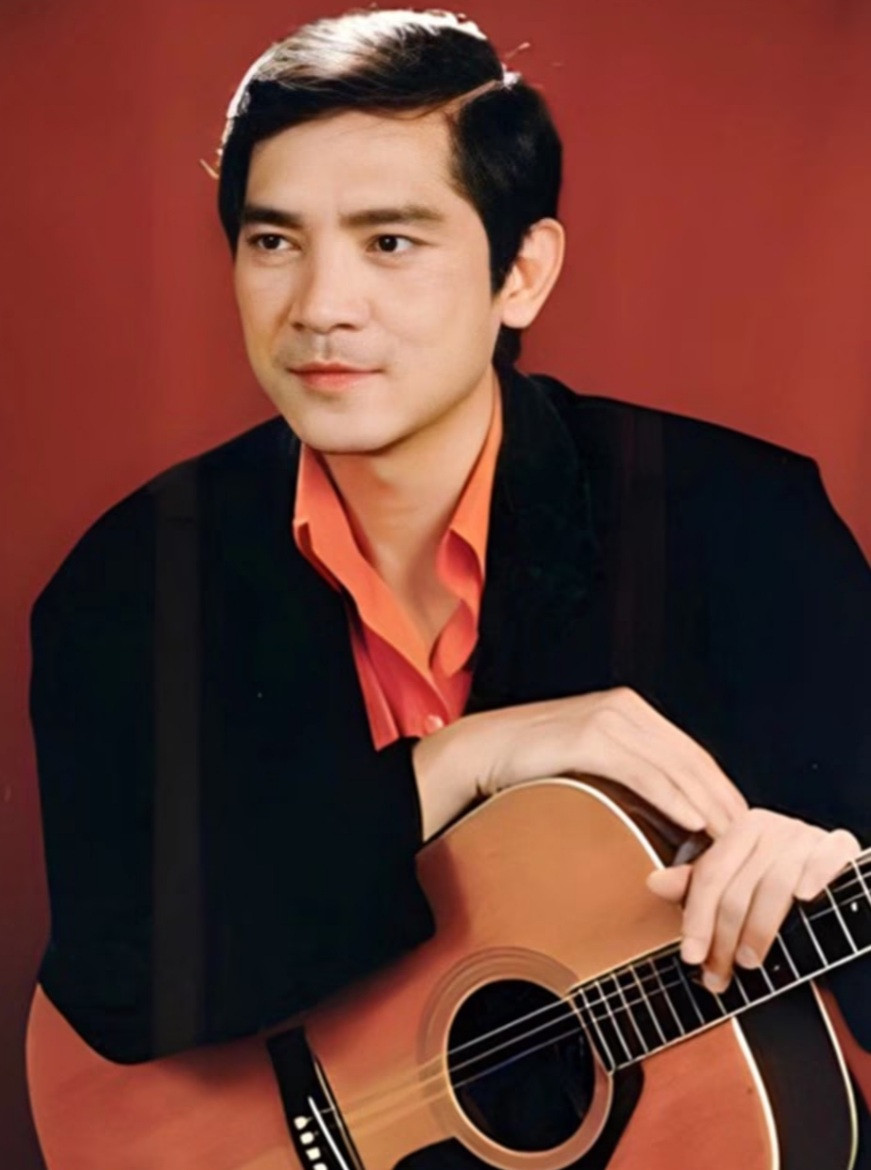 Nhạc sĩ Tiến Luân có ảnh chụp chung với nhạc sĩ Quốc Dũng rất mới song ông từ chối cung cấp. Ông mong muốn trong mắt ông và khán giả, Quốc Dũng mãi như thuở còn xanh.