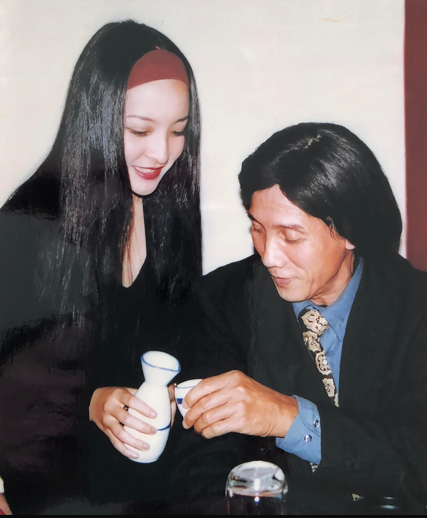 Linh Nga và cha của chị, khi người đẹp còn ở Việt Nam (Ảnh: NVCC)