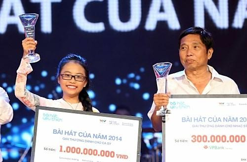 "Quê em mùa nước lũ" từng giúp nhạc sỹ Tiến Luân và ca sỹ Phương Mỹ Chi được vinh danh trong chương trình "Bài hát yêu thích" năm 2014 (Ảnh: Internet)